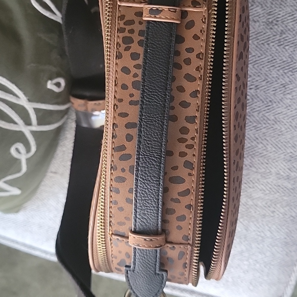 Leopard Print Crossbody Bag - Picture 4 of 5